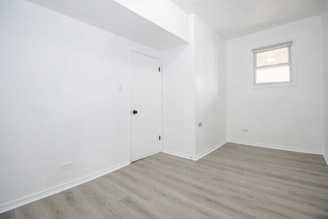 Building Photo - 4702 W Fulton St