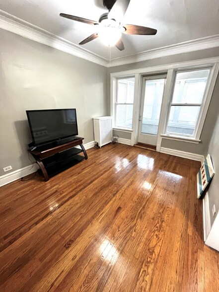 Building Photo - 5428 S Drexel Ave
