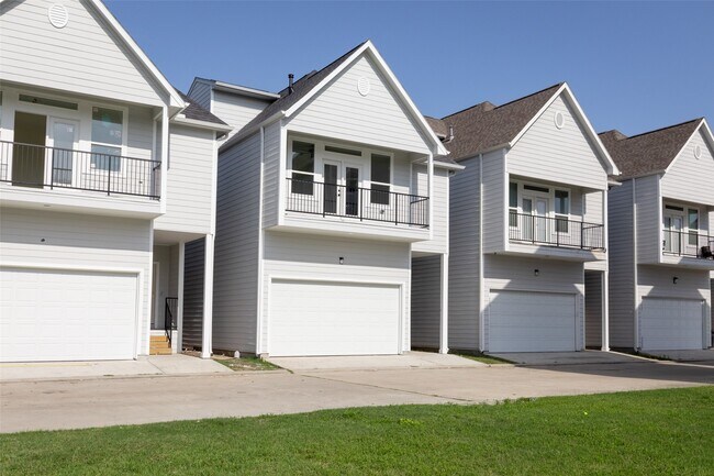 Building Photo - 1807 Palmetto Landing Dr
