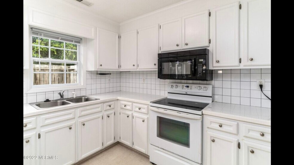 Building Photo - 3809 E Vancroft Cir