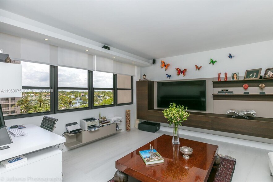 Building Photo - 3 Grove Isle Dr