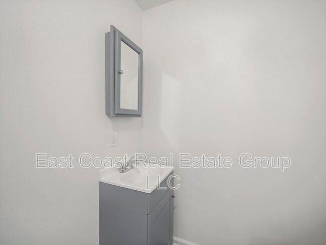 Building Photo - 45 Bruce Dr