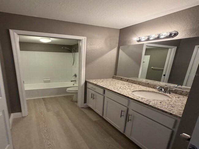 Building Photo - 13803 Fairway Island Dr