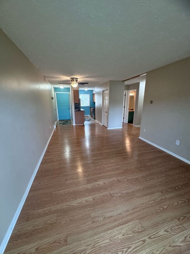 Building Photo - 3 BEDROOM CONDO WITH A 1 CAR GARAGE AND INCLUDES UTILITIES!