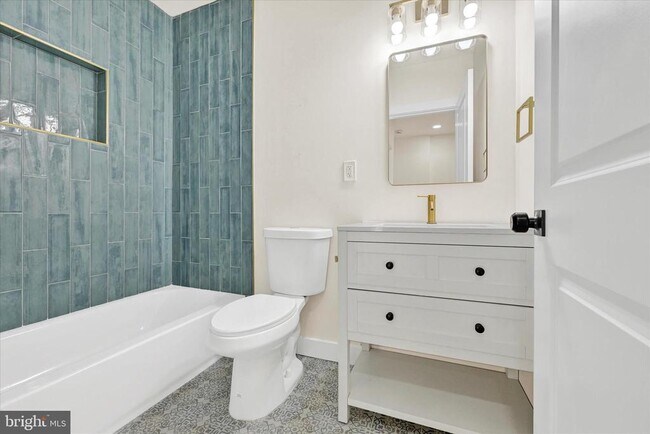 Building Photo - 33 S Morley St