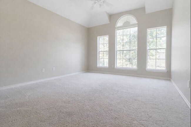 Building Photo - 702 Epperson Way