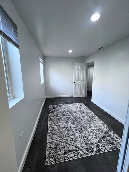 Building Photo - 731 Willow St