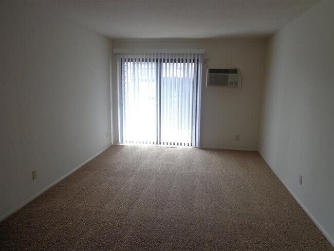 Living room - 3141 Manley Rd