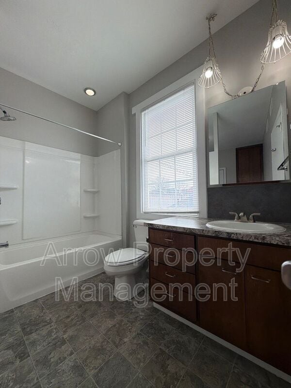 Building Photo - 2004 S 10th St