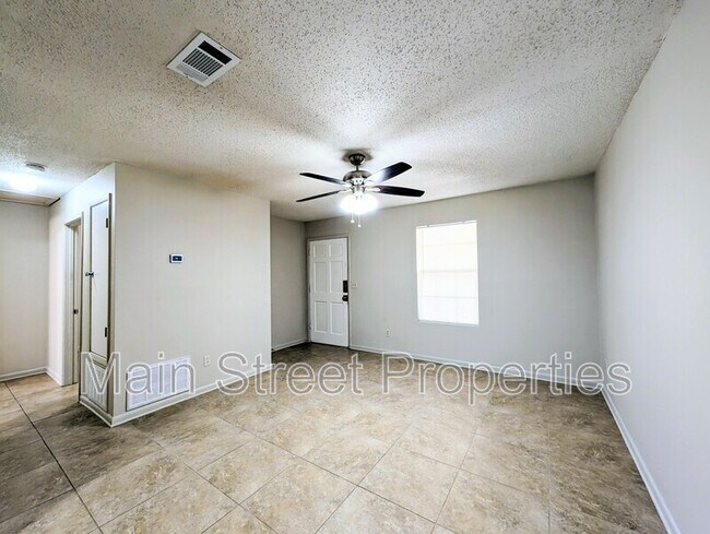 Building Photo - 23 Redwood Cir