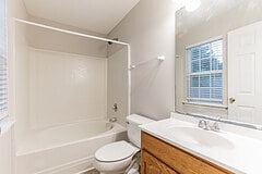 Building Photo - Beautiful ranch style home 3bed 2 bath wit...
