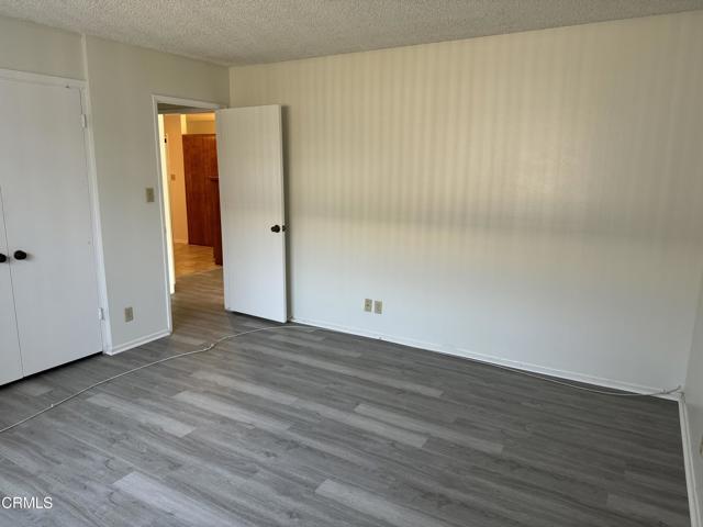 Building Photo - 48 S Oak Ave