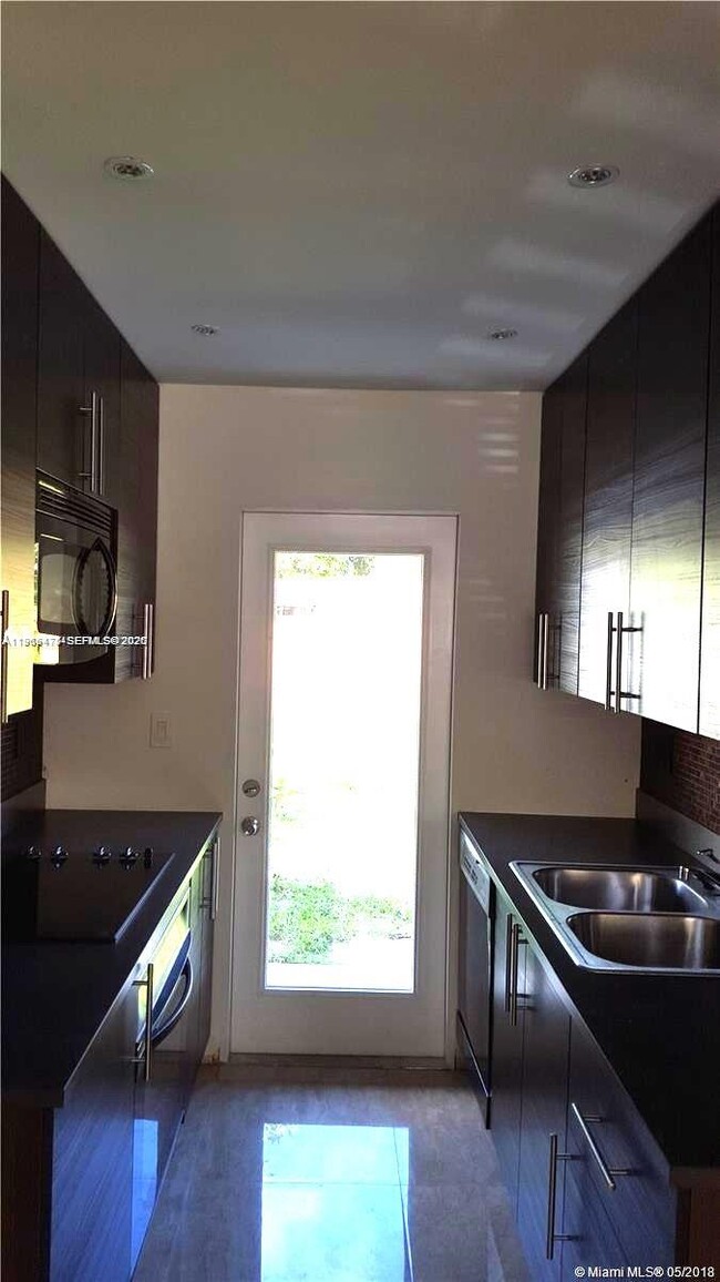 Building Photo - 2443 Coolidge St