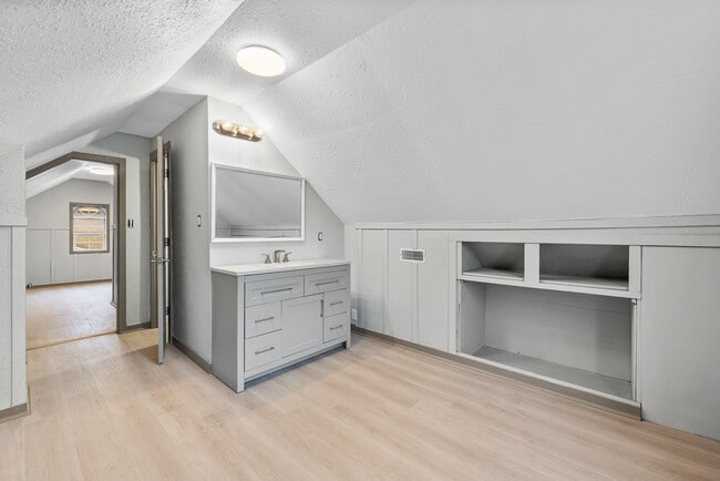 Building Photo - 5737 SE Harold St