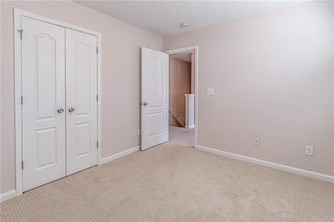 Building Photo - 2849 Suttonwood Way NE