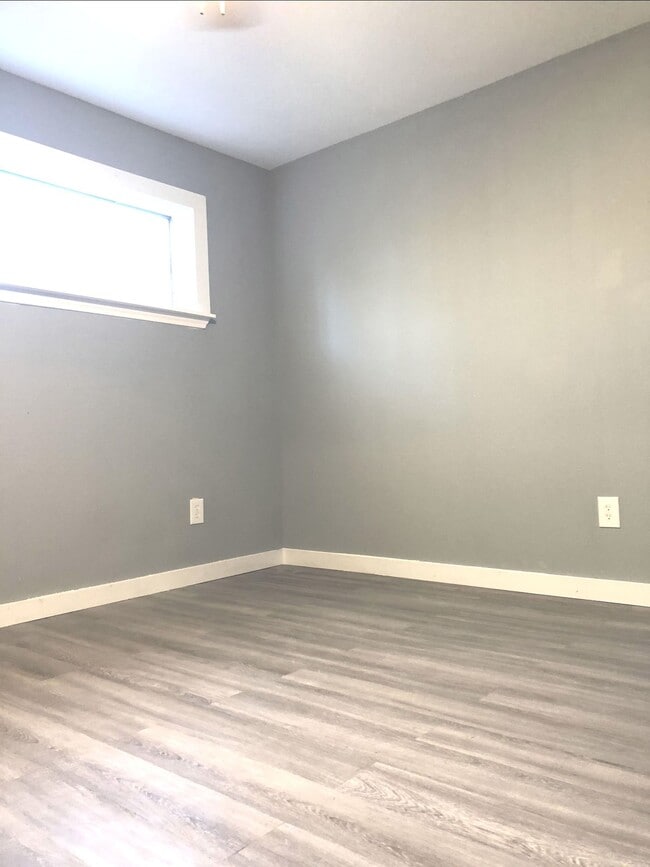 GORGEOUS PAINT - 7813 Detroit St