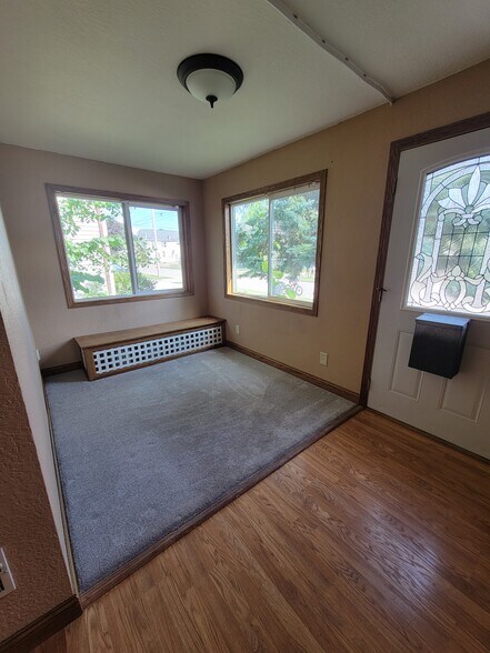 Building Photo - 422 W 17th Ave