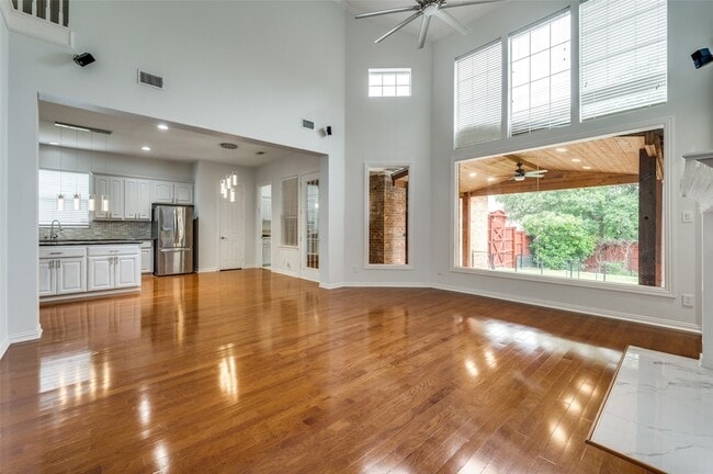 Building Photo - 7444 Primrose Dr