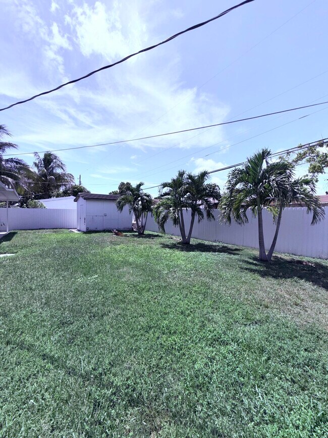Building Photo - 9235 SW 41st St