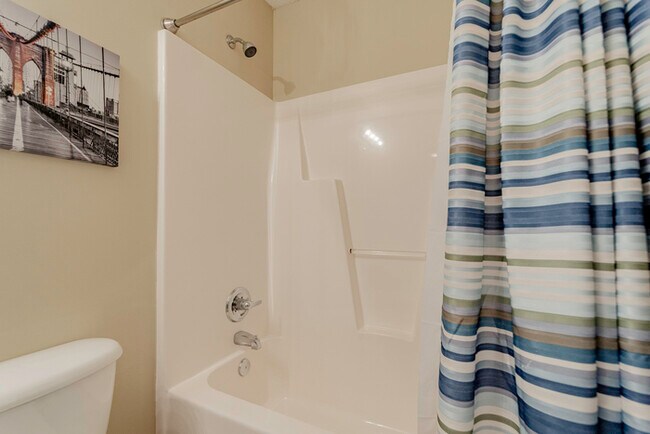 Building Photo - Furnished Rental Utilities included