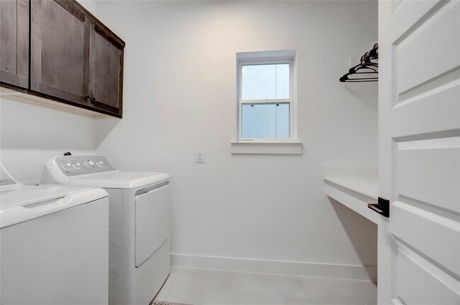 Building Photo - 3124 Somerset Levens Ln