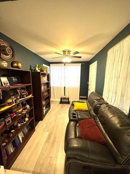 Building Photo - 2751 SW 4th Ct