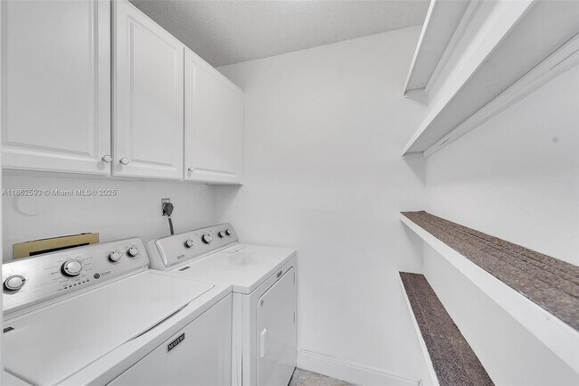 Building Photo - 1265 SW 46th Ave