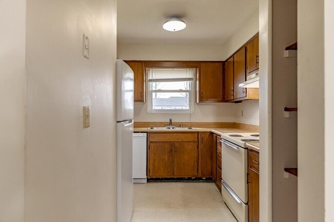 Building Photo - 1314 Farmingdale Dr