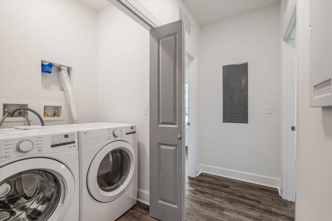 Building Photo - 1720 Airport Dr