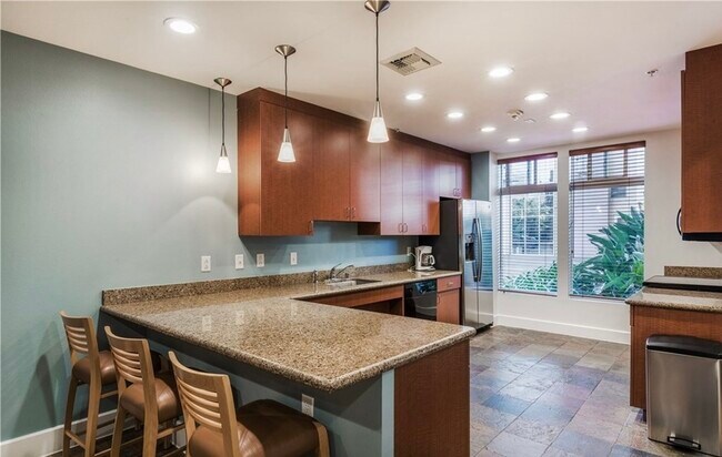 Building Photo - 388 E Ocean Blvd