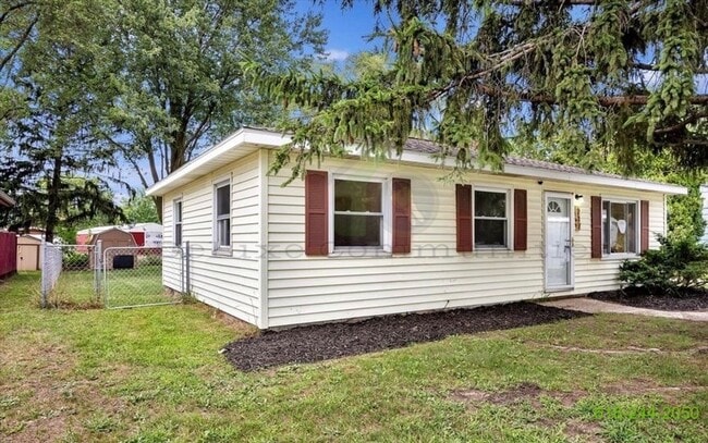 Building Photo - Newly Remodeled 3 Bedroom Kentwood Home! Stainless steel appliances!
