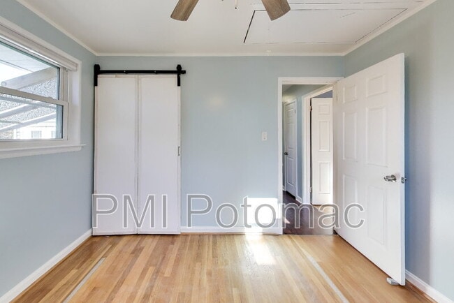 Building Photo - 1915 Henry Rd