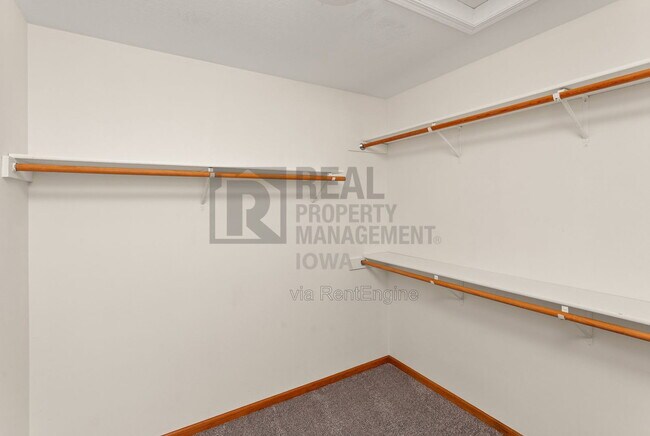 Building Photo - 8912 Highland Oaks Dr
