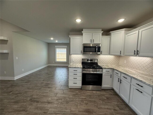 Building Photo - 220 Palm St