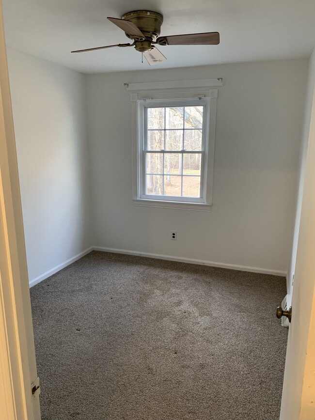 Building Photo - 135 Old Forge Dr