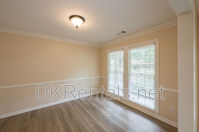 Building Photo - 225 Pebble Trail
