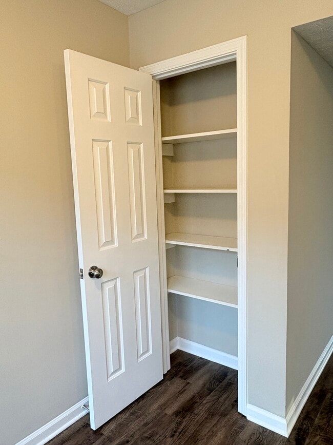 Building Photo - 1956 Sandra St