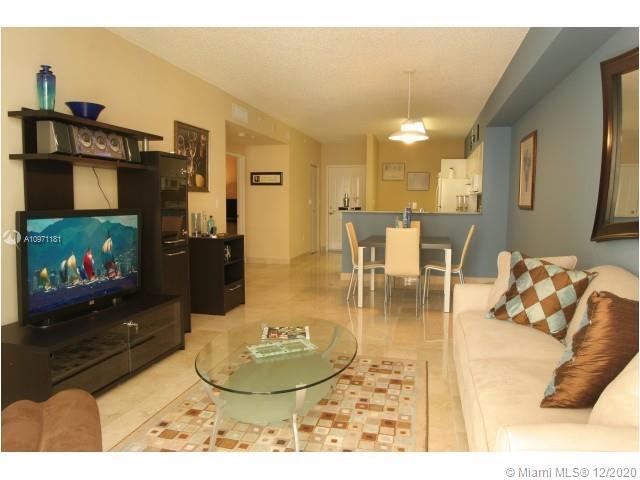 Building Photo - 9621 Fontainebleau Blvd