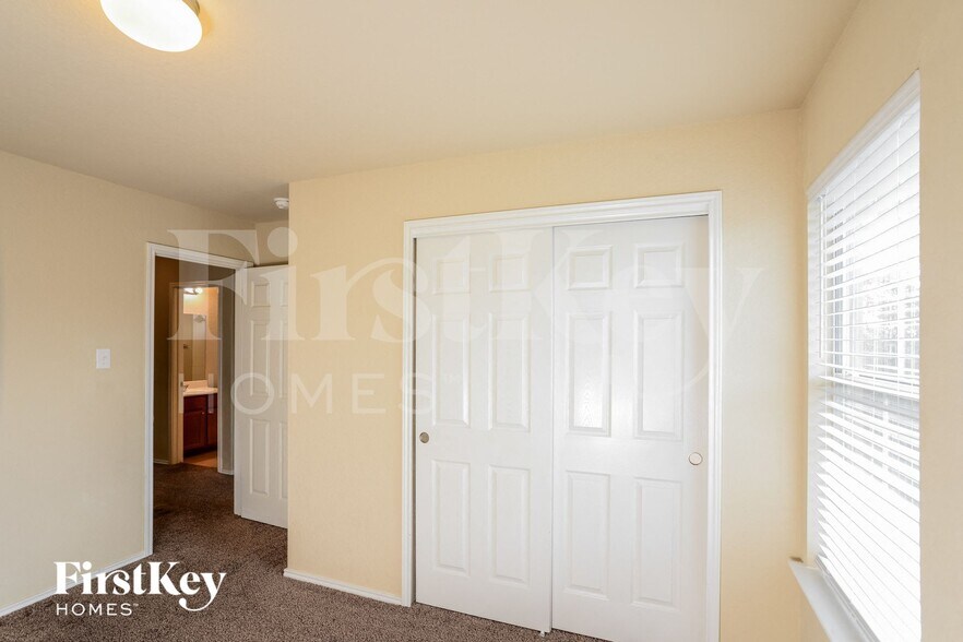 Building Photo - 12111 Karnes Way