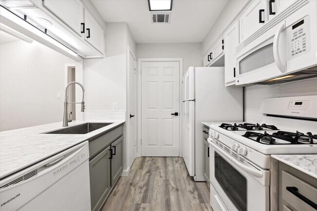 Building Photo - 3609 Leafield Dr