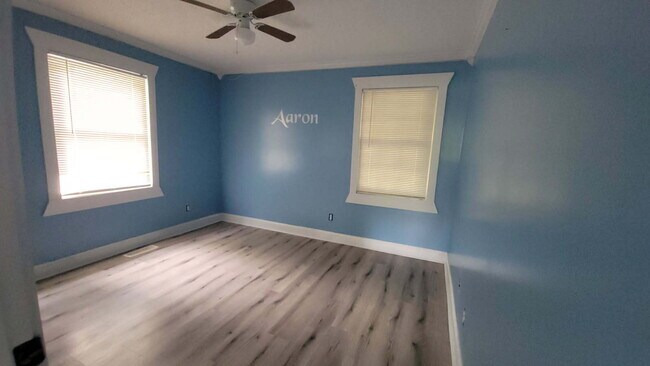Building Photo - Charming 2-bedroom, 1-bath single-family home conveniently located in Nashville.