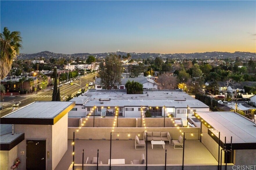 Building Photo - 5923 Laurel Canyon Blvd