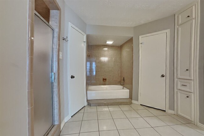 Building Photo - 19022 White Candle Dr