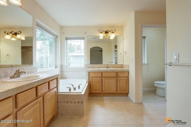 Building Photo - Stunning home conviently located by Eagle ...