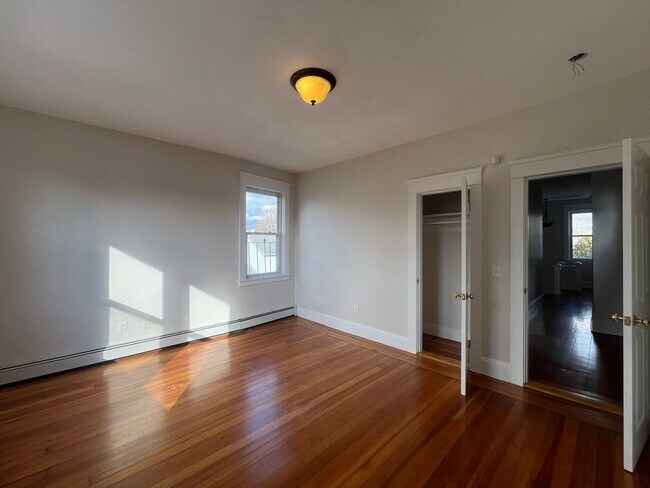 Building Photo - 98 Knight St