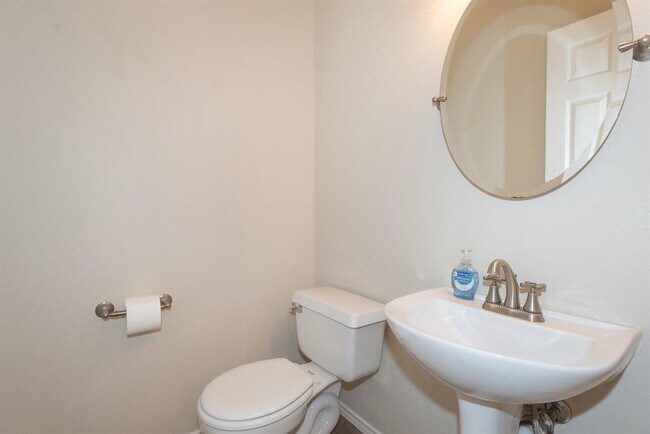 Building Photo - 9025 Vigen Cir