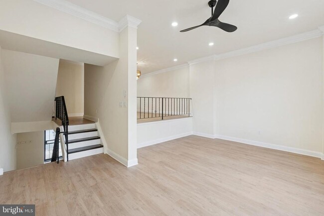 Building Photo - 411 W Shunk St