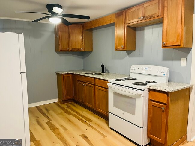 Building Photo - 103 Addie St