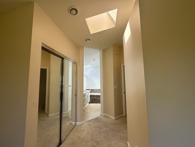 Building Photo - 122 Lakeridge Ln