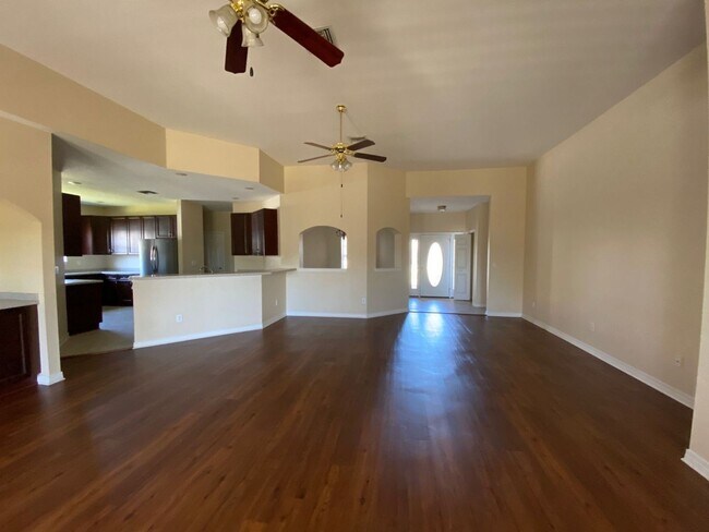 Building Photo - Expansive Home in the Desirable "The Hammo...